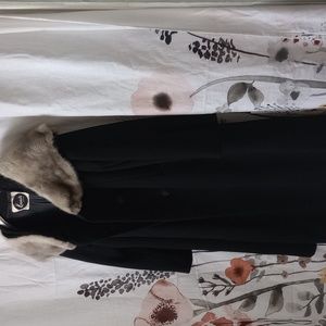 Exquisite Vintage Woman's 1963 Wool Coat with Mink Sable non detachable collar.